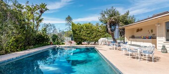 Pool, Foosball, Pool Table, Basketball Family Friendly, blocks from the beach!