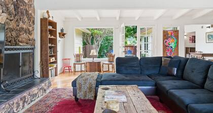 Pool, Foosball, Pool Table, Basketball Family Friendly, blocks from the beach!