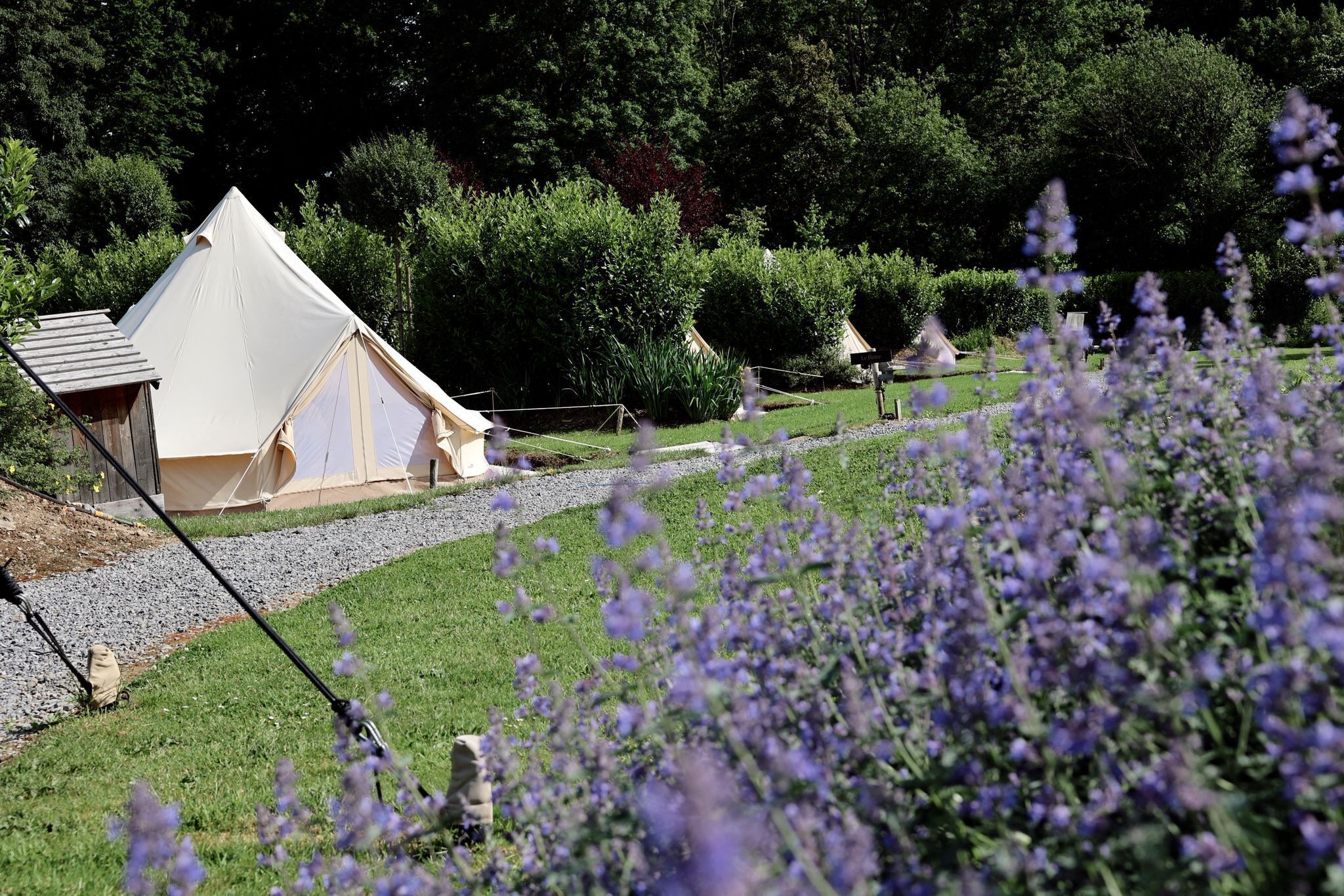 Khu vực làm việc phù hợp cho laptop, phòng cách âm 