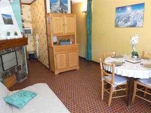 Dining - Charming Studio for 4 in Saint-Lary-Soulan - Near Slopes, Parking, South-West Exposure (Saint-Lary-Soulan)