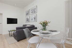Dining - Stylish Apartment in the Center | Balcony and Workspace (Warszawa)