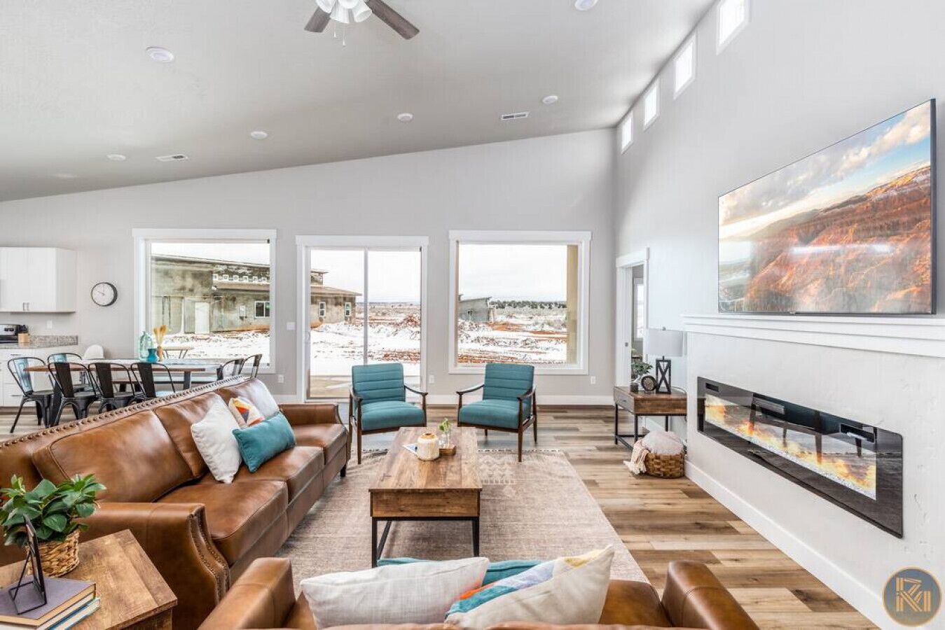 Spacious+red rock+rare amenities 