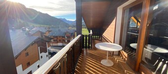 Spacious duplex, 20 people, 10 Multi Passes, near slopes, garage