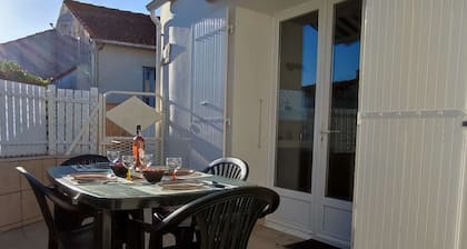 Cozy 3-room retreat in Brée for 4, near beach, wifi included