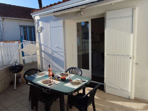 Cozy 3-Room House Near Beach – La Brée-les-Bains, 4 Sleeps, Free WiFi, Included Cleaning