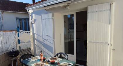 Cozy 3-Room House Near Beach – La Brée-les-Bains, 4 Sleeps, Free WiFi, Included Cleaning