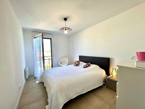 2 bedrooms, free WiFi - 2-bedroom Apartment in Mèze, stunning view, free parking (Mèze)