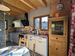 Kühlschrank, Mikrowelle, Geschirrspüler, Wasserkocher