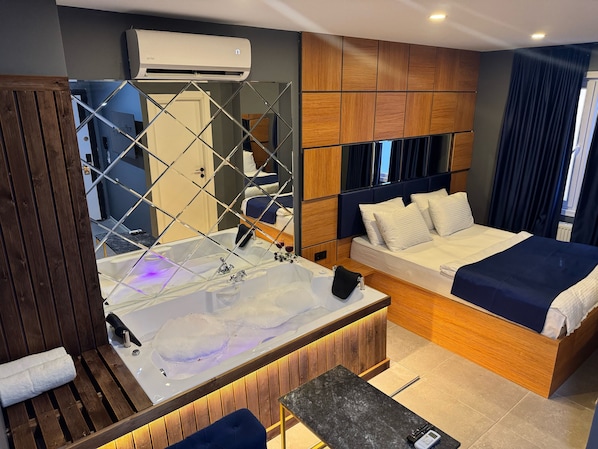 Premium-Studiosuite, 1 Queen-Bett | Hochwertige Bettwaren, Daunenbettdecken, Schreibtisch