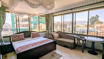 Chambre Double Royale | Bureau, espace de travail pour ordinateur portable, Wi-Fi gratuit