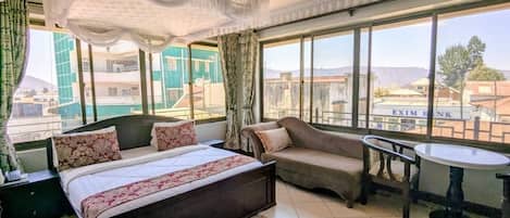 Chambre Double Royale | Bureau, espace de travail pour ordinateur portable, Wi-Fi gratuit