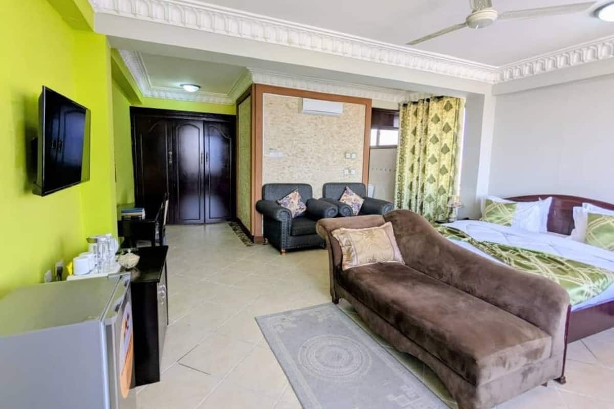 Executive Double Room | Desk, laptop workspace, free WiFi