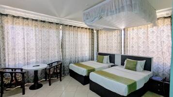 Chambre avec lits jumeaux | Bureau, espace de travail pour ordinateur portable, Wi-Fi gratuit