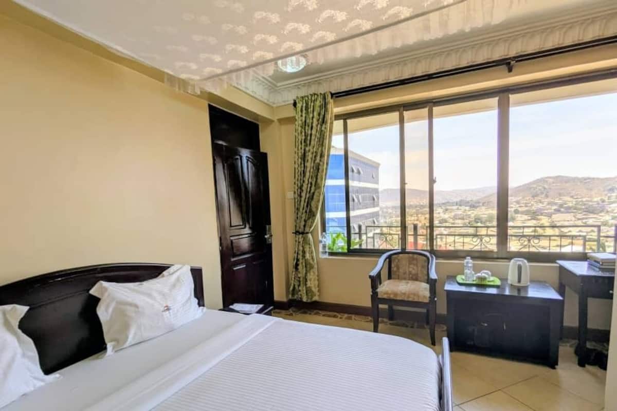 Standard Double Room | Desk, laptop workspace, free WiFi