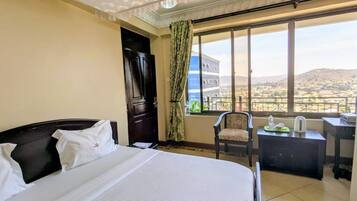 Chambre Double Standard | Bureau, espace de travail pour ordinateur portable, Wi-Fi gratuit