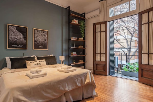 2 bedrooms, desk, iron/ironing board, WiFi