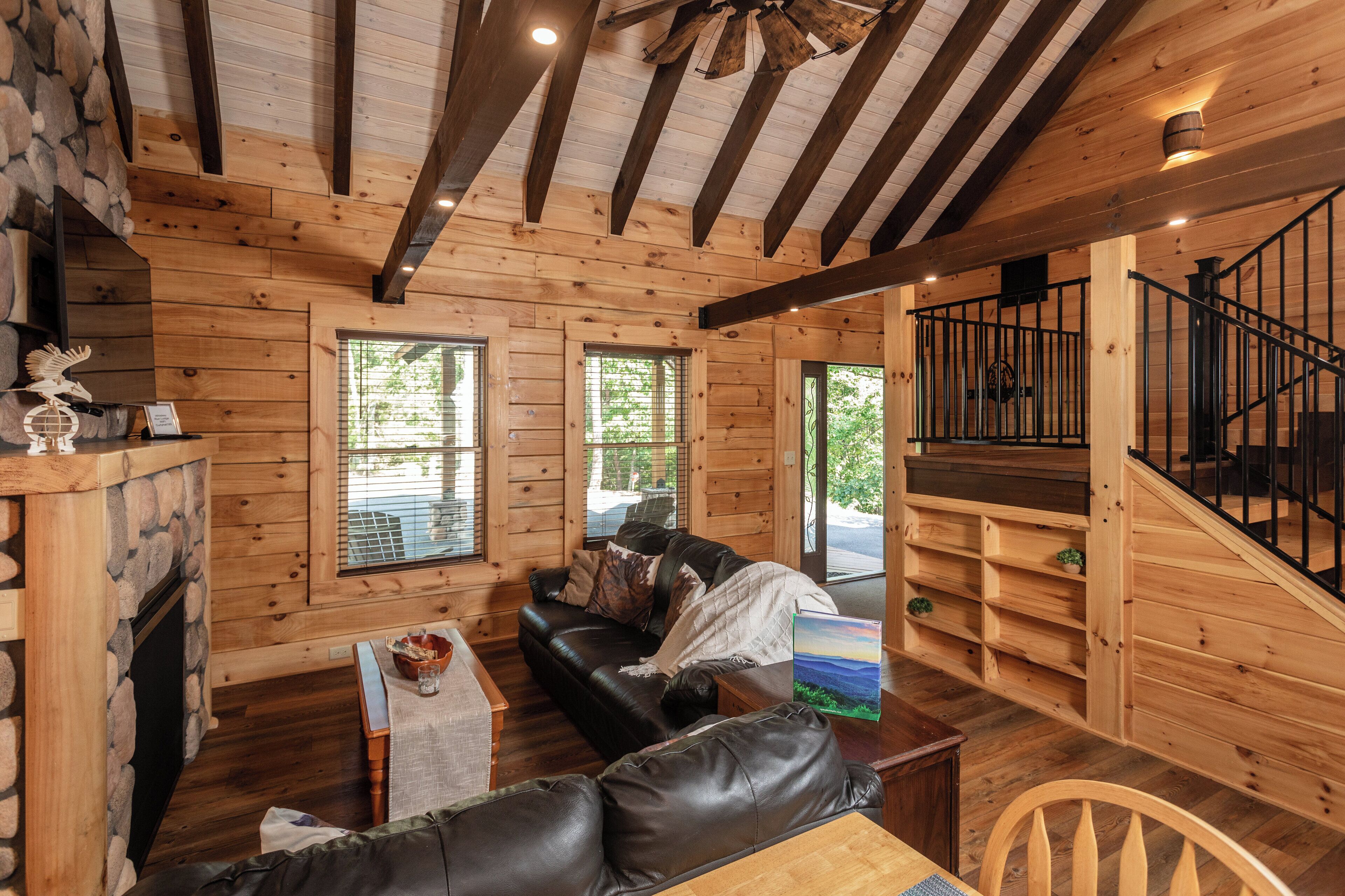 *New to VRBO - Luxurious Log Home in Massanutten Resort - Golf, Hike, Ski!