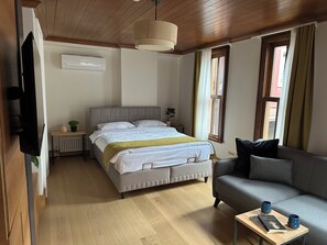 Economy-Zimmer, 1 Queen-Bett und Schlafsofa