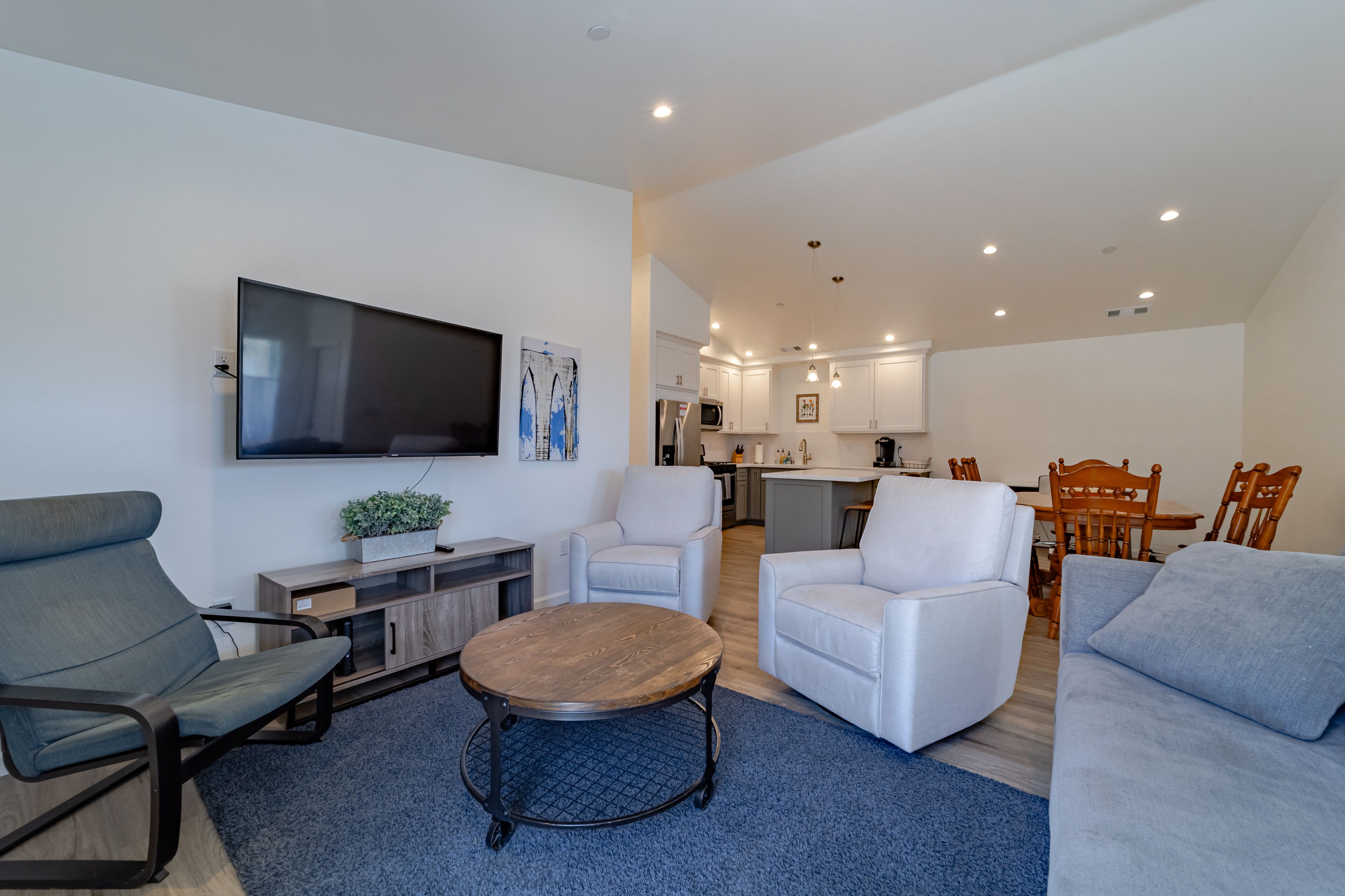 This house is a 3 bedroom(s), 2 bathrooms, located in McKinkeyville, CA.