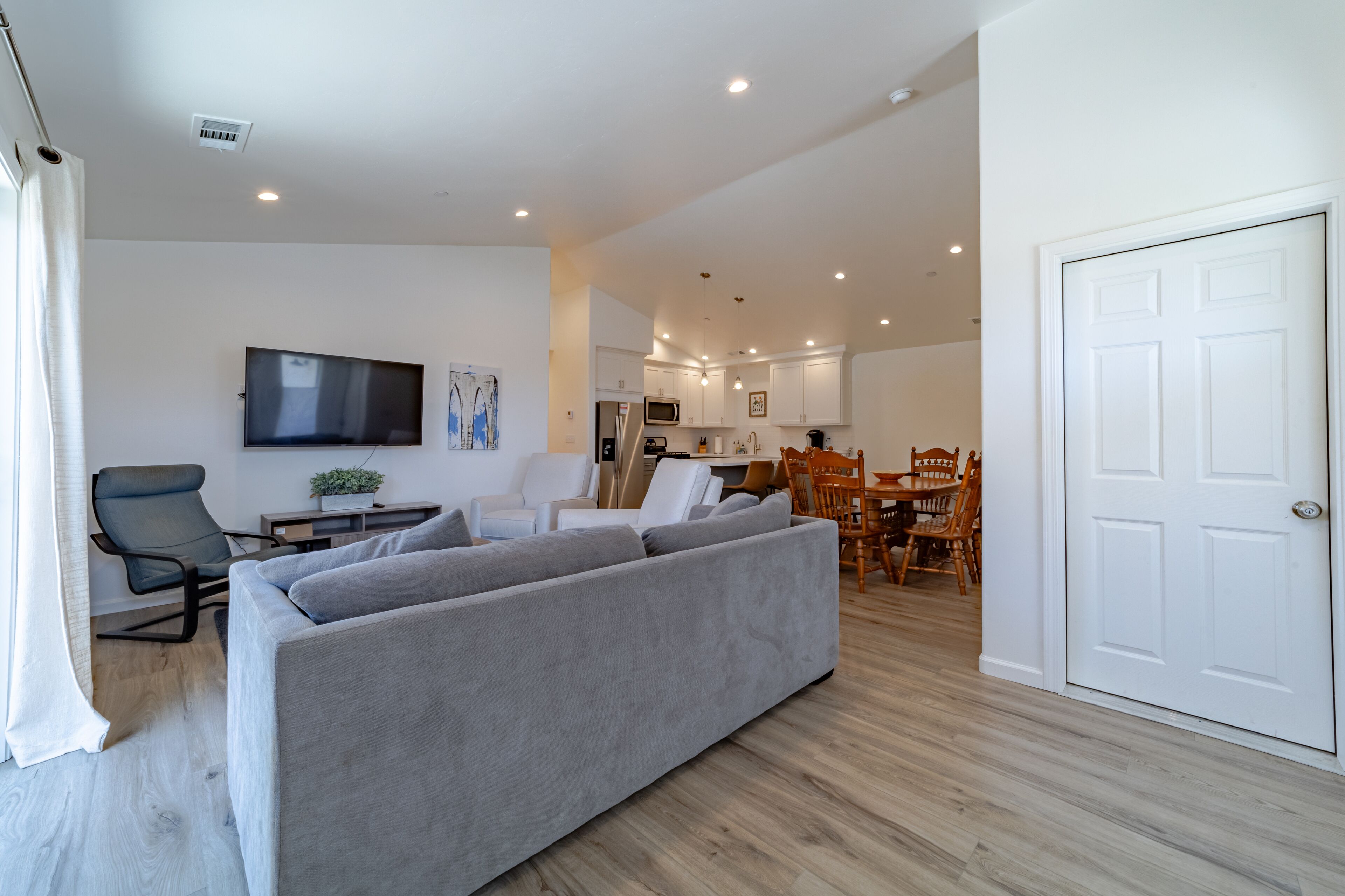 This house is a 3 bedroom(s), 2 bathrooms, located in McKinkeyville, CA.