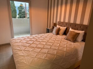 3 habitaciones, escritorio, wifi y ropa de cama 