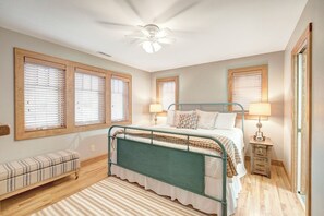 3 bedrooms, iron/ironing board, free WiFi, bed sheets