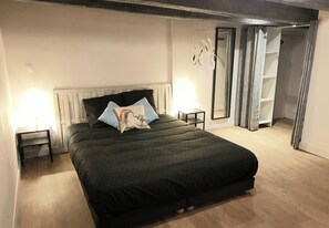 2 chambres, fer et planche à repasser, lit parapluie, Wi-Fi gratuit