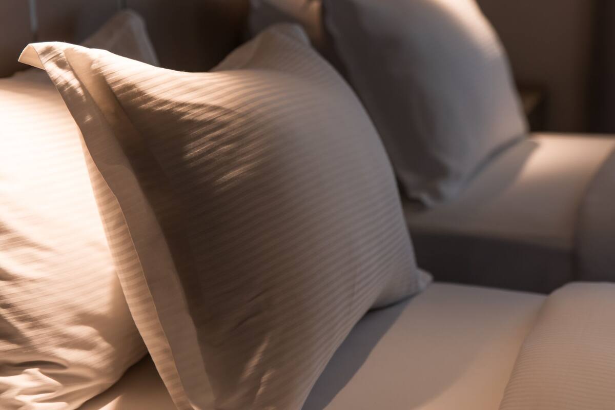 Habitación estándar con 2 camas individuales | Ropa de cama hipoalergénica, minibar, caja fuerte y escritorio