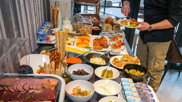 Free daily buffet breakfast - Emery Hotel (Pristina)