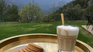 屋外ダイニングエリア