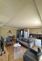 Suite sénior | Servicio de comidas en la habitación