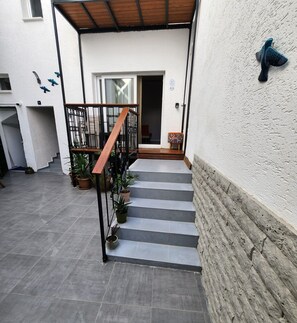 Classic Apartment | Courtyard view