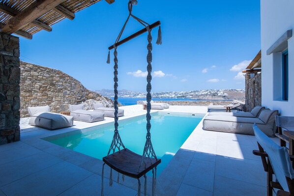 Villa, Smoking