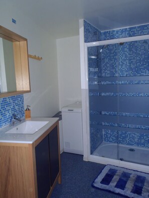 Shower, towels, toilet paper - Little Finland (Orbey)