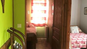 2 chambres, lit parapluie, draps fournis