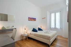 1 chambre, bureau, fer et planche à repasser, accès Internet