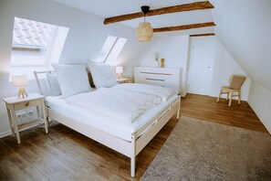 3 bedrooms, iron/ironing board, travel crib, WiFi - Anni's apartment (Rietberg)