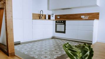 KĂŒhlschrank, Herdplatte, GeschirrspĂŒler