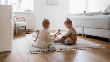 3 makuuhuonetta, silitysrauta/-lauta, vauvan matkasänky, Wi-Fi