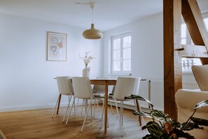 Dining - Anni's apartment (Rietberg)