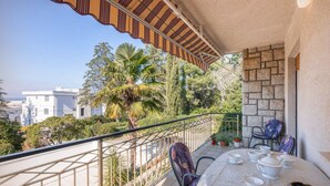 Comfort Studio | Terrace/patio - Apartment Vida - with pool (Malinska-Dubasnica)