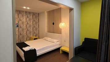 Deluxe Double or Twin Room | Blackout drapes, iron/ironing board, free WiFi, bed sheets