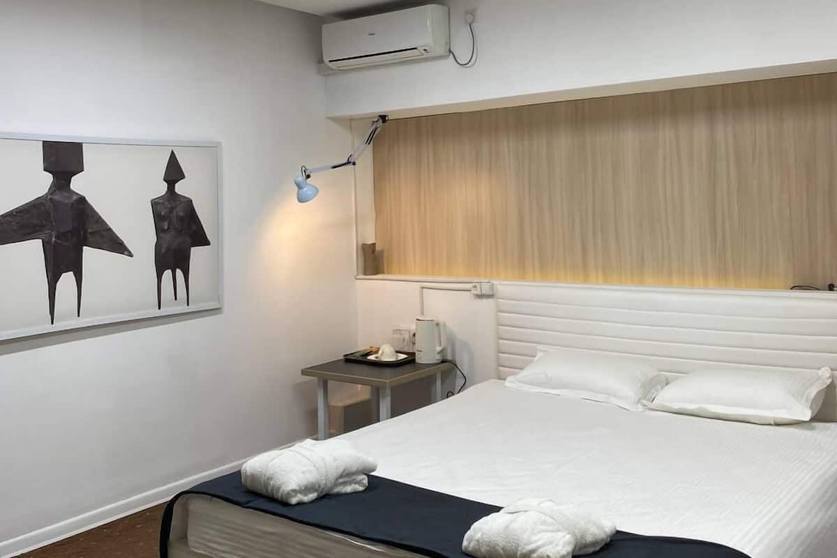 Chambre Double Classique | Rideaux occultants, fer et planche à repasser, Wi-Fi gratuit