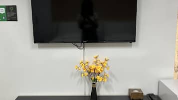 Classic Twin Room | Blackout drapes, iron/ironing board, free WiFi, bed sheets