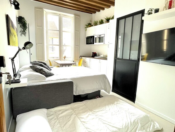 1 bedroom, iron/ironing board, travel crib, WiFi - Studio #4 - Functional design (Marly-le-Roi)