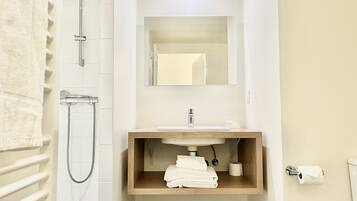 Superior Apartment | Bathroom | Hair dryer, towels