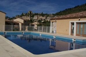 حمّام سباحة خارجي