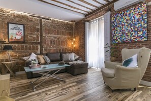 Living area - Nice and bright apartment in a typical building in the center of Madrid (Madrid)