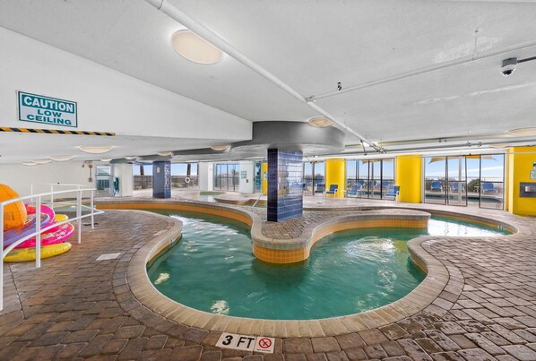 Piscine intérieure, piscine extérieure