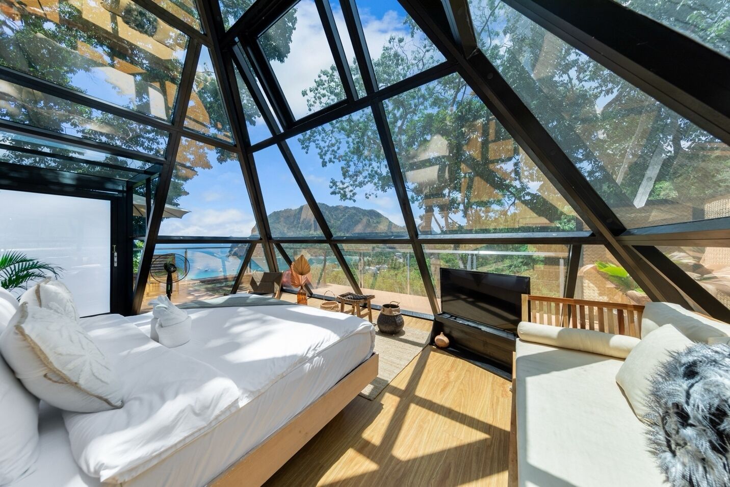 The Pyramid | Premium bedding, down comforters, pillowtop beds, minibar